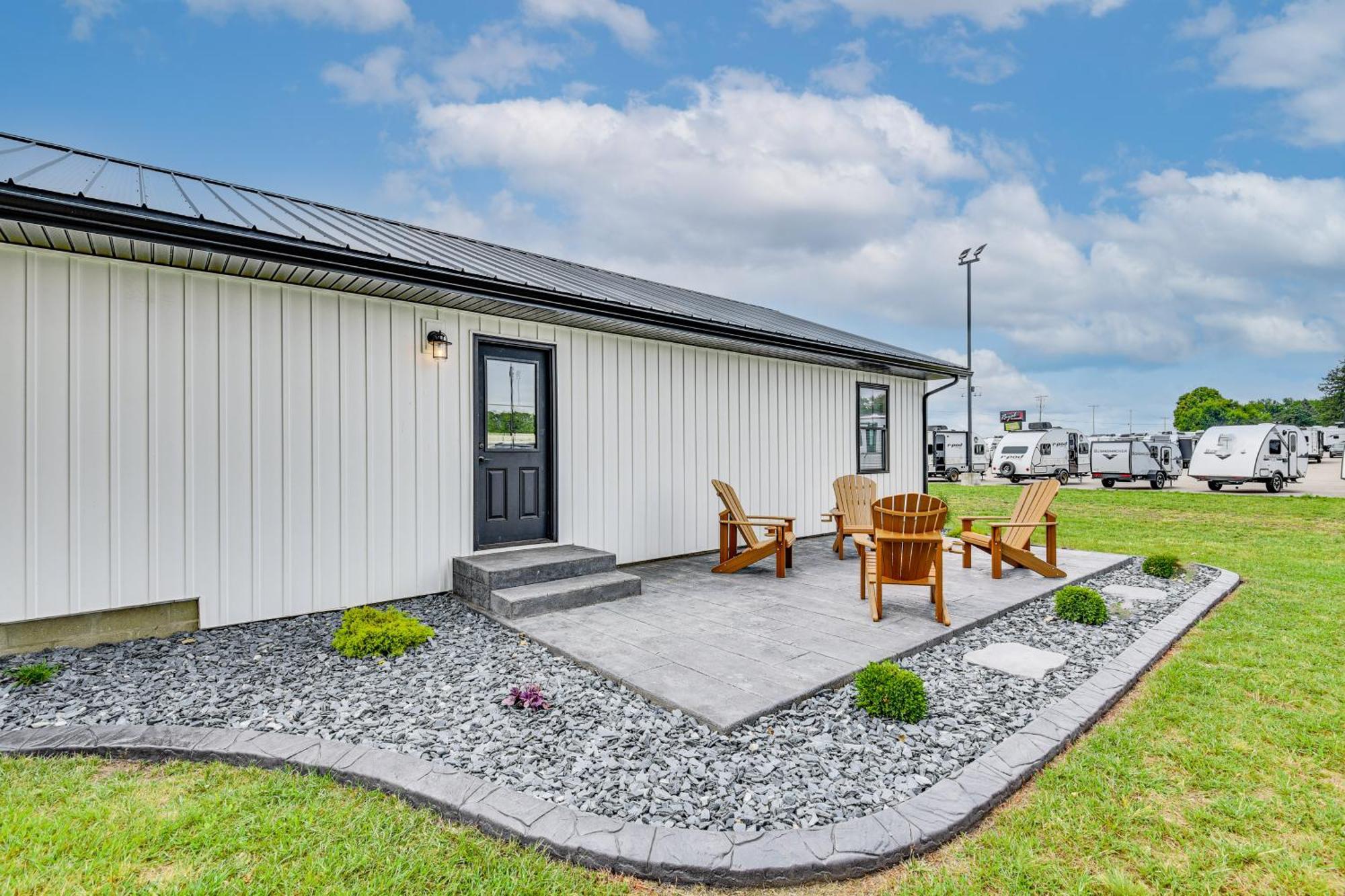 Charming Middlebury Retreat With Patio And Fire Pit Villa ภายนอก รูปภาพ