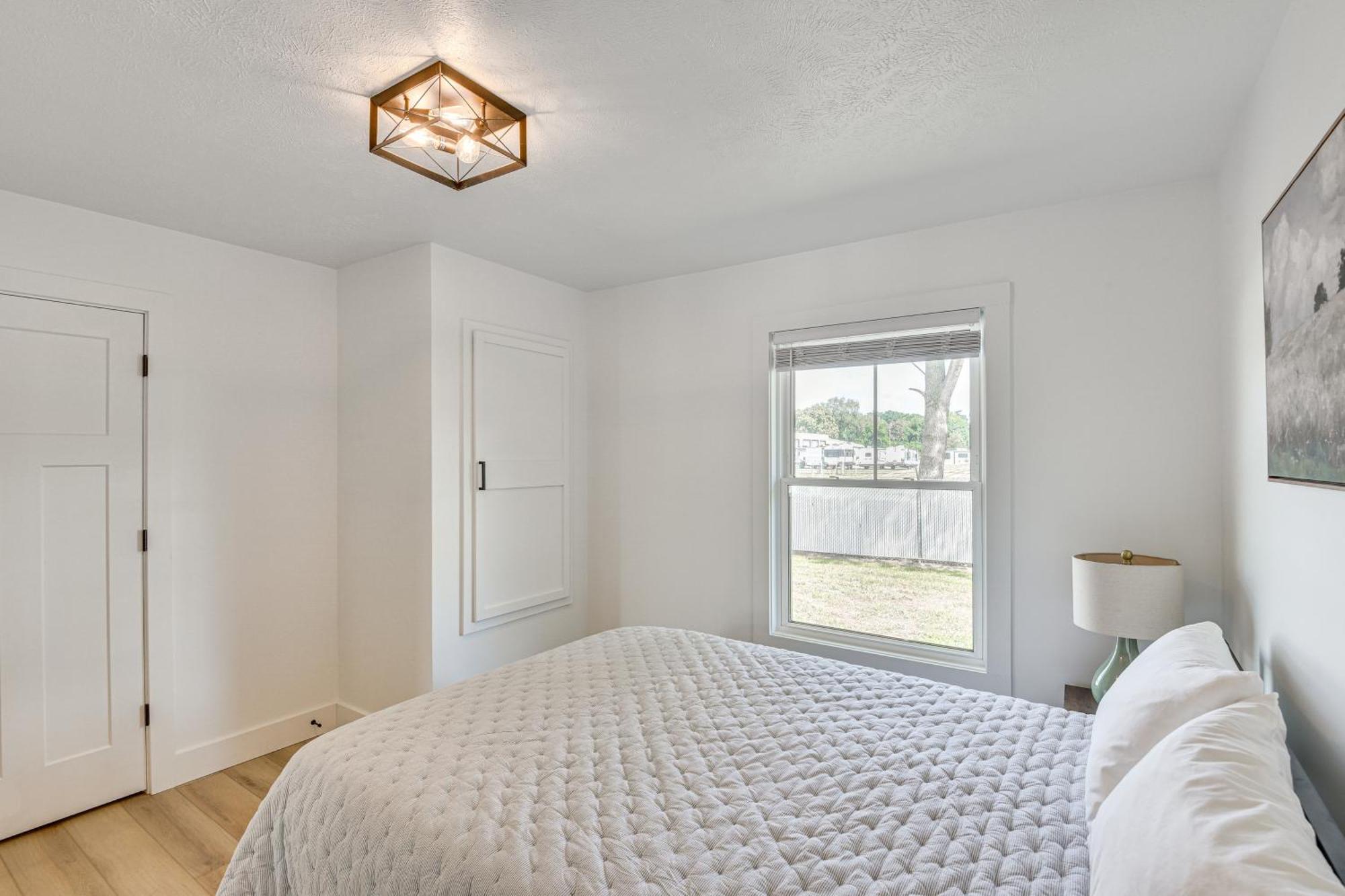 Charming Middlebury Retreat With Patio And Fire Pit Villa ภายนอก รูปภาพ
