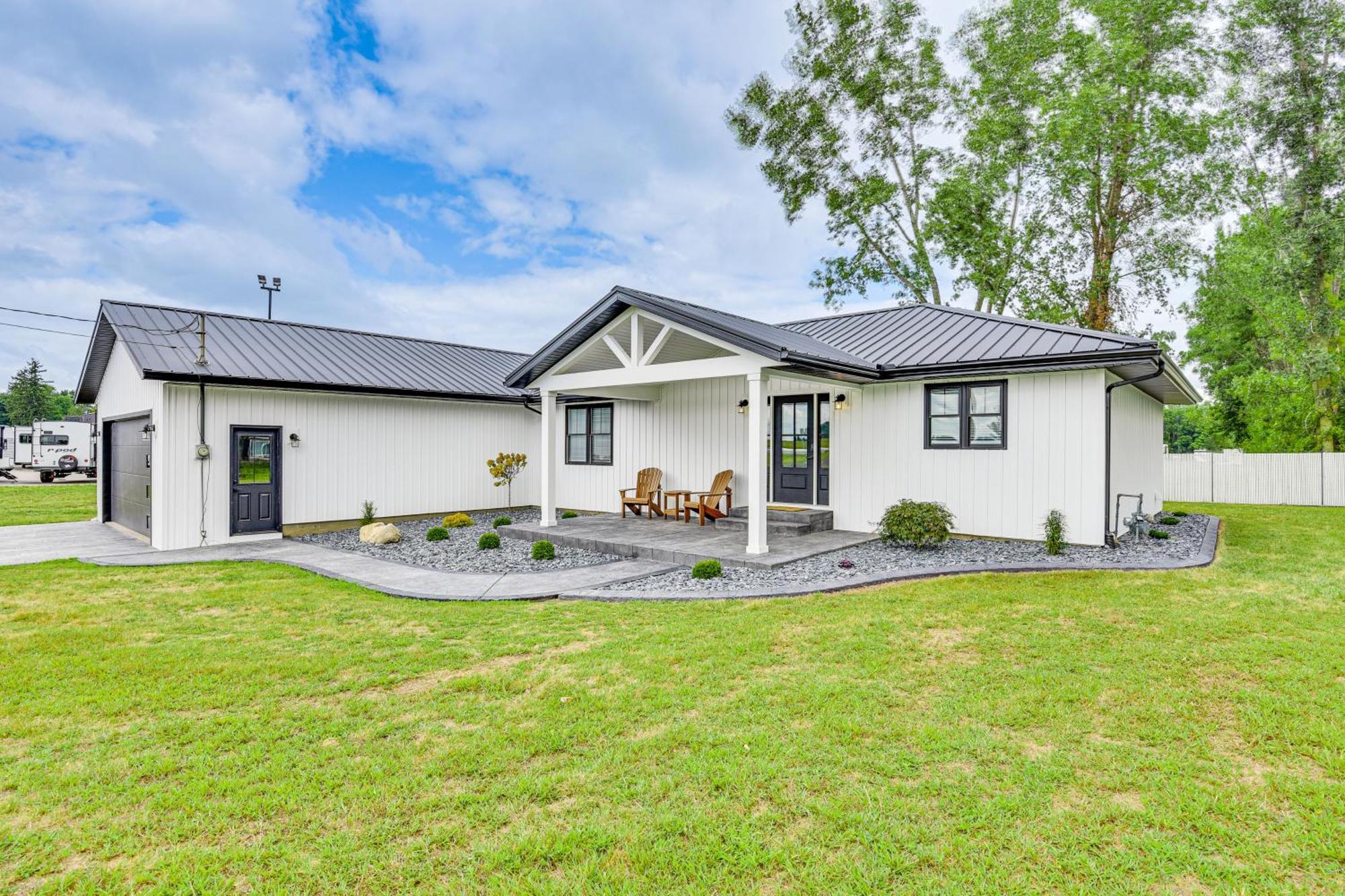 Charming Middlebury Retreat With Patio And Fire Pit Villa ภายนอก รูปภาพ