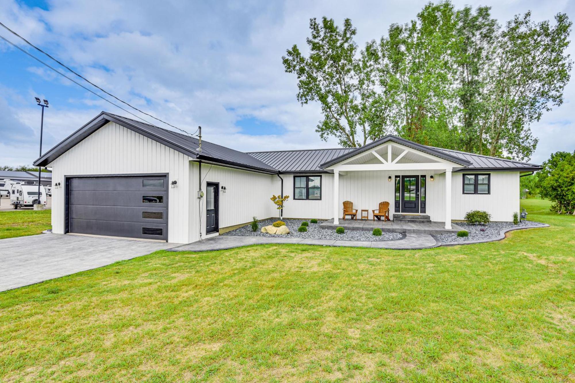 Charming Middlebury Retreat With Patio And Fire Pit Villa ภายนอก รูปภาพ